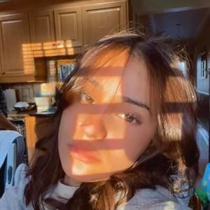 Meet your Posher, Alexia